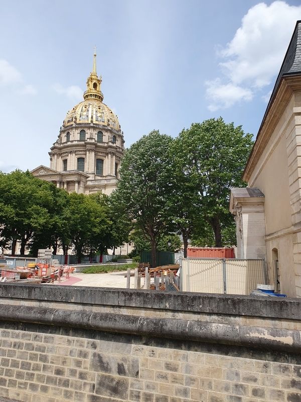 Military Medalists Memorial with the dome of Les Invalides in the background image. Click for full size.