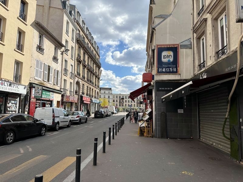L��glise Sainte-Croix Marker - wide view image. Click for full size.