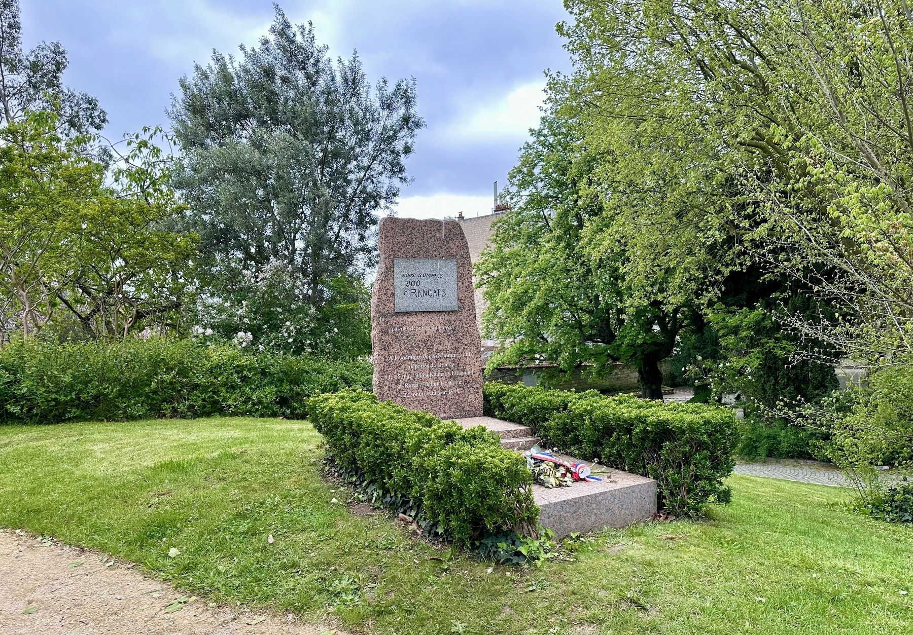 Nous sommes 900 Français / We are 900 Frenchmen (Convoy 73) Memorial. Click for full size. Nous sommes 900 Français / We are 900 Frenchmen (Convoy 73) Memorial image. Click for full size.