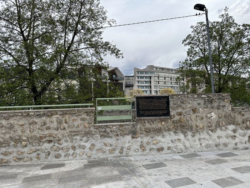 Massacre du 17 octobre 1961 / Paris massacre of 1961 Memorial - wide view image. Click for full size.