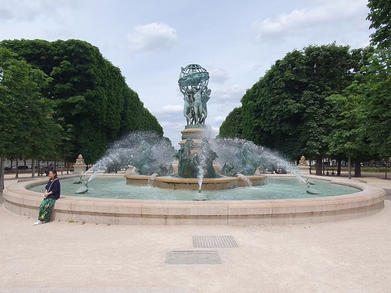 La fontaine de le Jardin des grands explorateurs image. Click for full size.