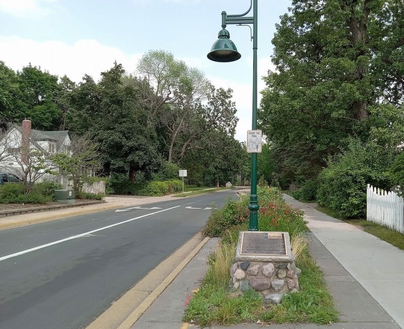 Historic Lake Avenue Marker near the western terminus of Lake Avenue. Click for full size. Historic Lake Avenue Marker near the western terminus of Lake Avenue image. Click for full size.