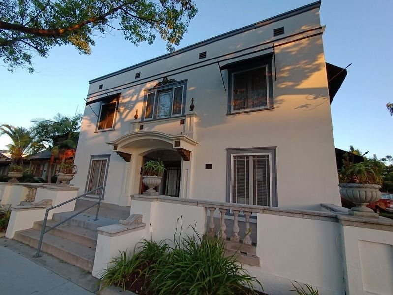 The Ingram Apartments image. Click for full size.