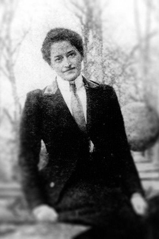 Juliette Low Marker. Click for more information. Juliette Low Marker image. Click for more information.