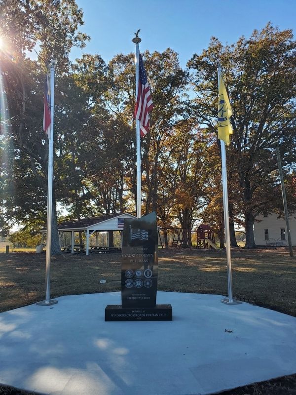 Wide view of Yadkin County Veterans Memorial, Windsor's Crossroads building is to the right image. Click for full size.