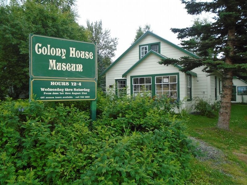 Colony House Museum and Marker image. Click for full size.