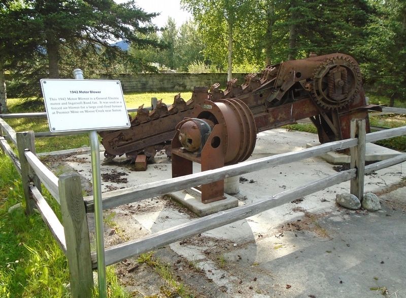 1942 Motor Blower and Marker. Click for full size. 1942 Motor Blower and Marker image. Click for full size.