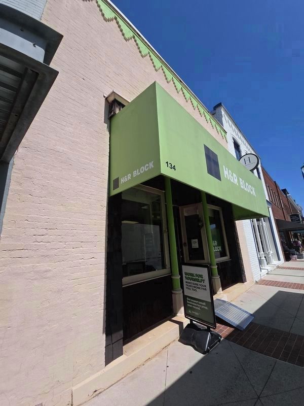 D.K. McNeely & Son store building at 134 N Main St image. Click for full size.