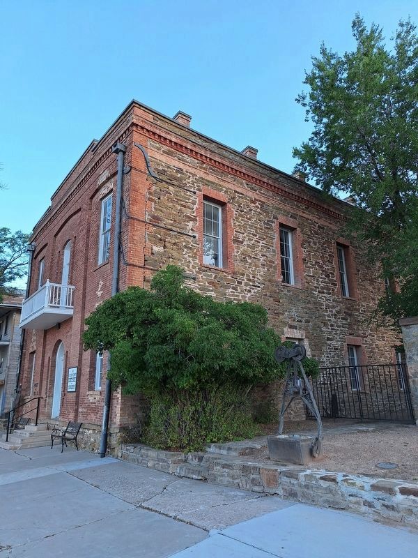 The Lincoln County Courthouse image. Click for full size.