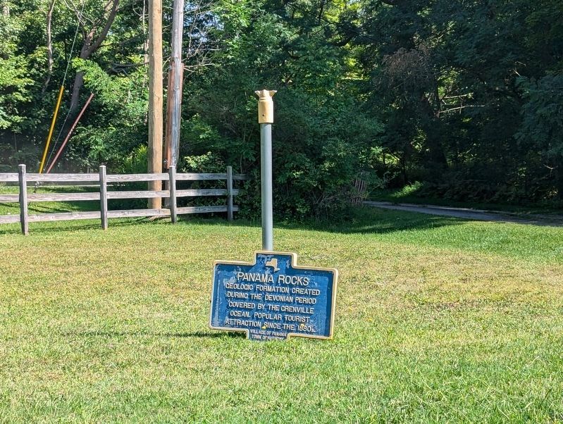 Panama Rocks Marker is nolonger mounted on the pole. image. Click for full size.