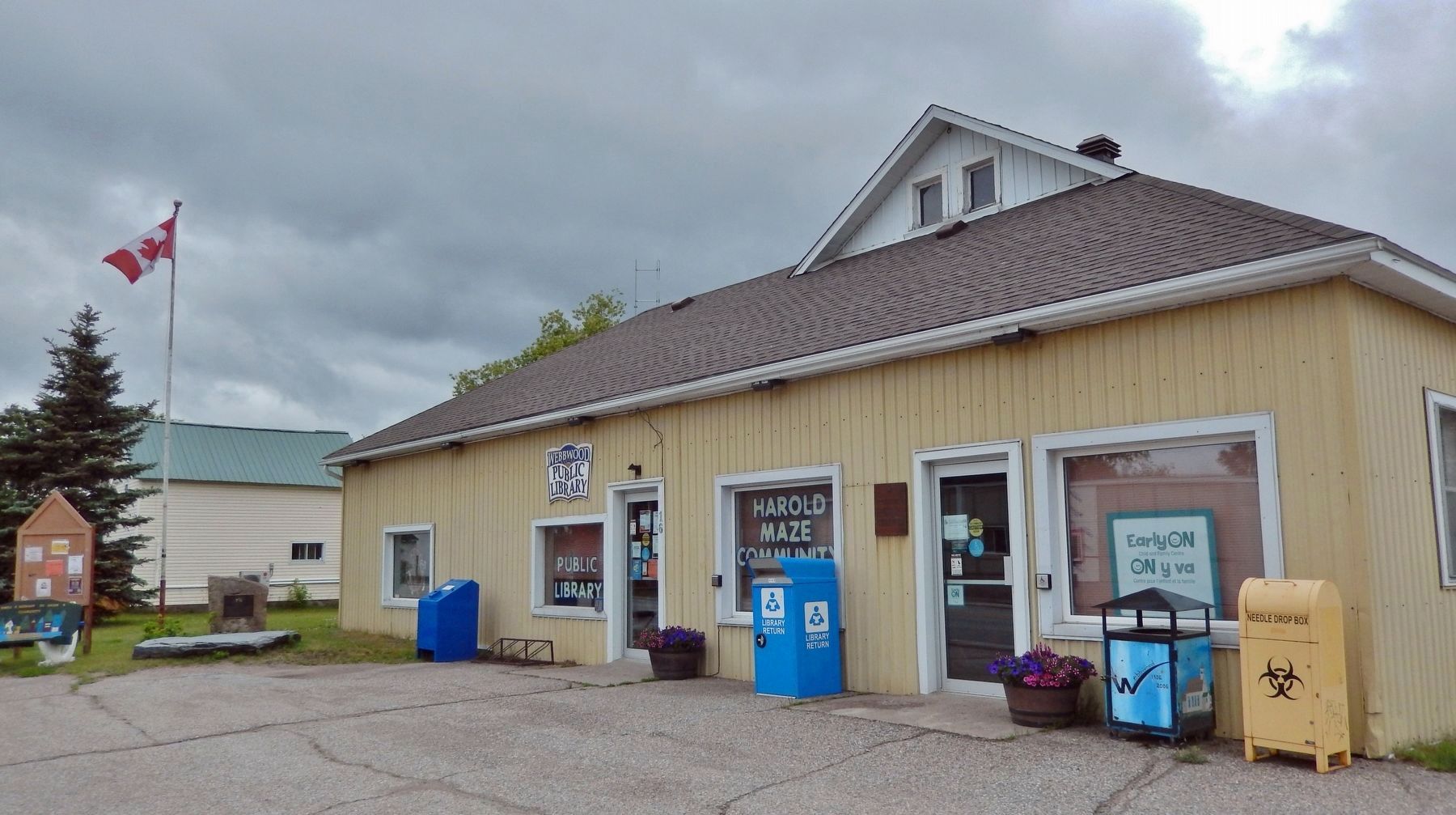 Webbwood Public Library and Municipal Office image. Click for full size.