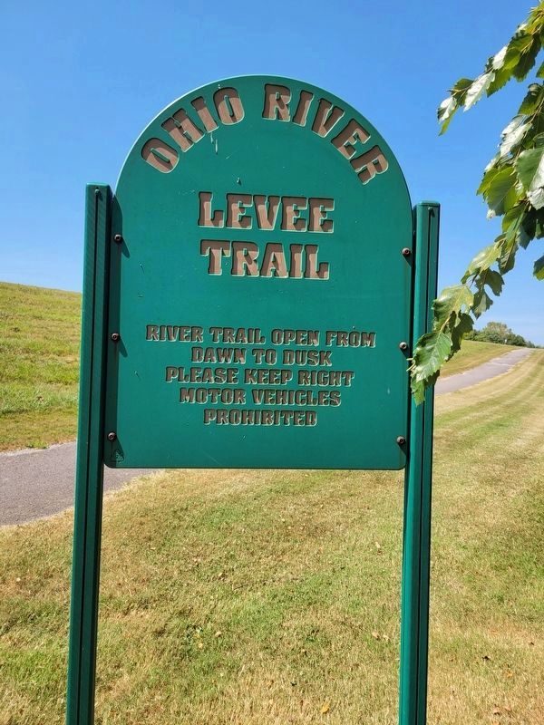 Nearby Ohio River Levee Trail sign. Click for full size. Nearby Ohio River Levee Trail sign image. Click for full size.