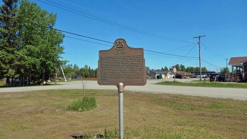 Le pic (<i>marker south side</i>). Click for full size. Le pic (<i>marker south side</i>) image. Click for full size.