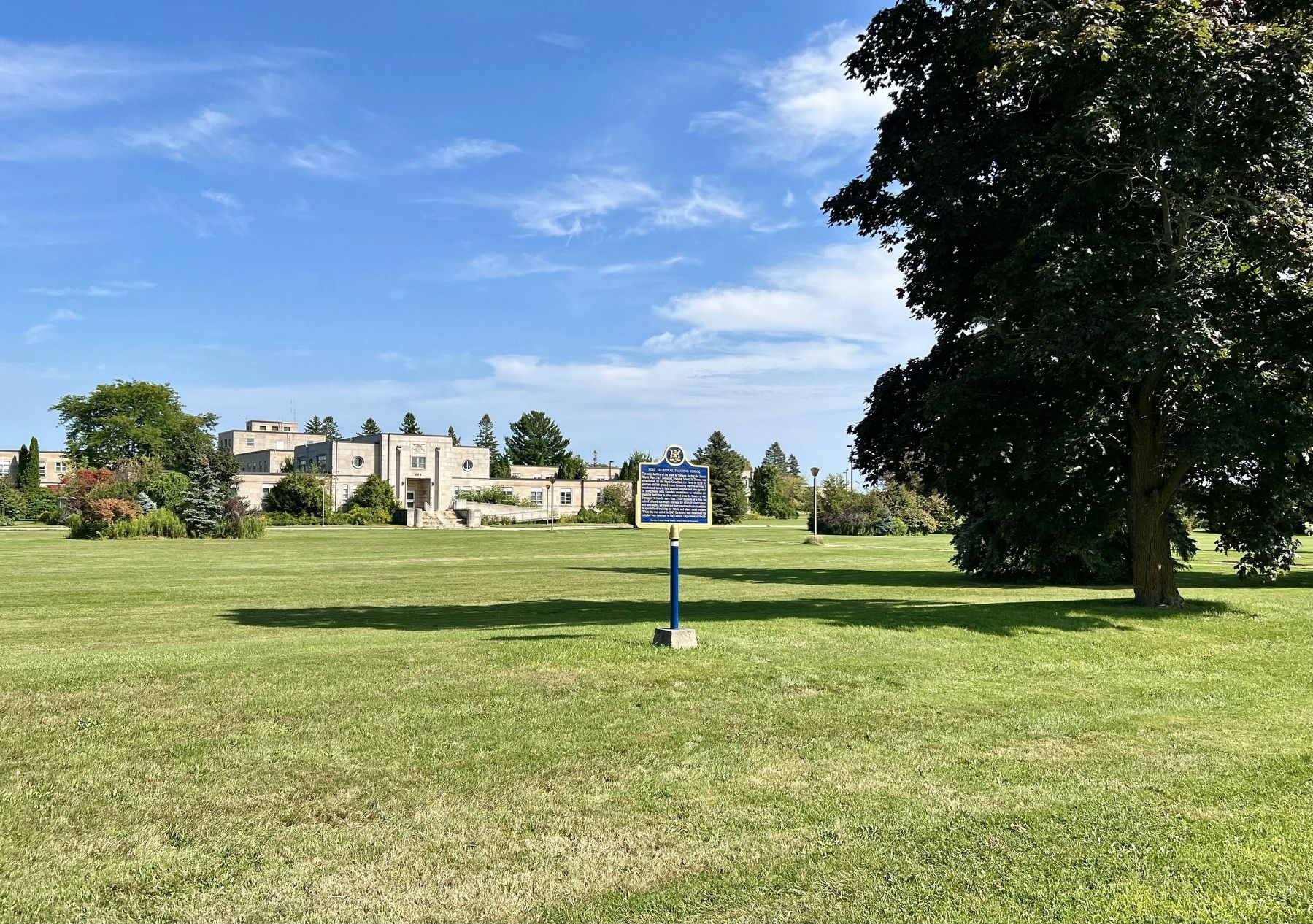 RCAF Technical Training School / L’École de Formation de L’Aviation Royale du Canada Marker. Click for full size. RCAF Technical Training School / L’École de Formation de L’Aviation Royale du Canada Marker image. Click for full size.