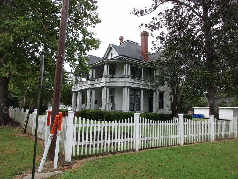 Kirby-Hill House and marker image. Click for full size.