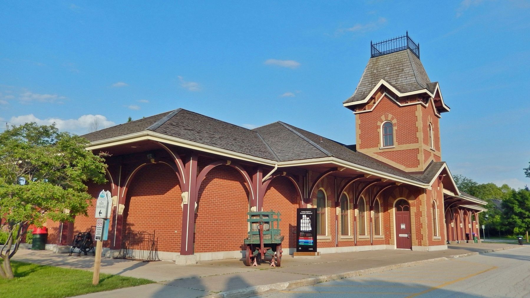 Collingwood Train Station (<i>northwest elevation</i>) image. Click for full size.