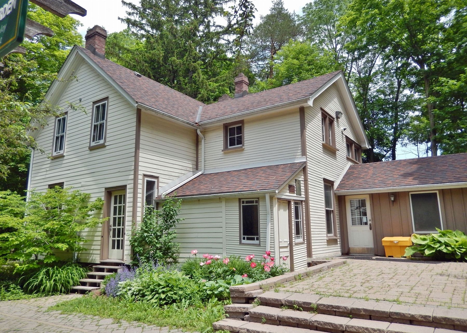 MacDonald House (<i>northeast elevation</i>) image. Click for full size.