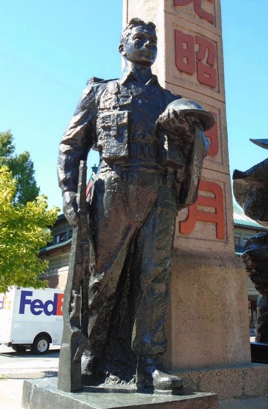 Chinatown Memorial Monument Soldier image. Click for full size.
