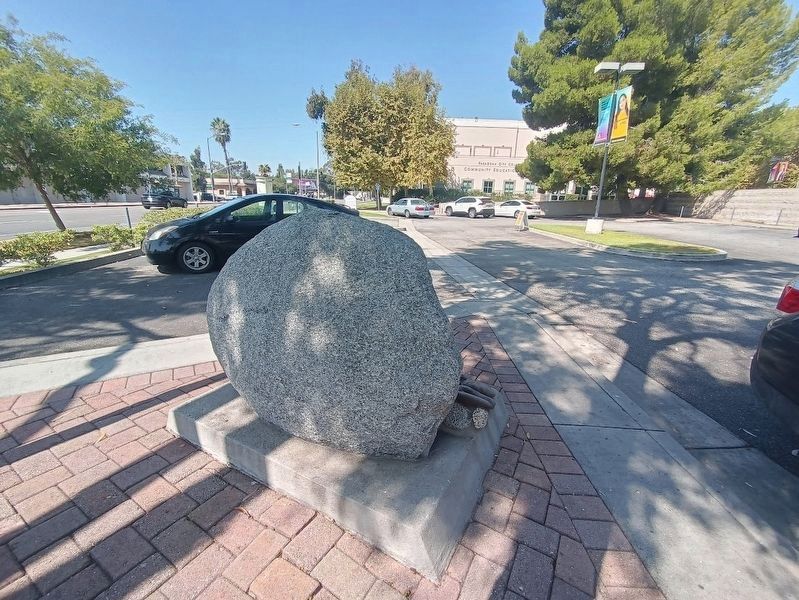 Marker boulder and visitor parking lot image. Click for full size.