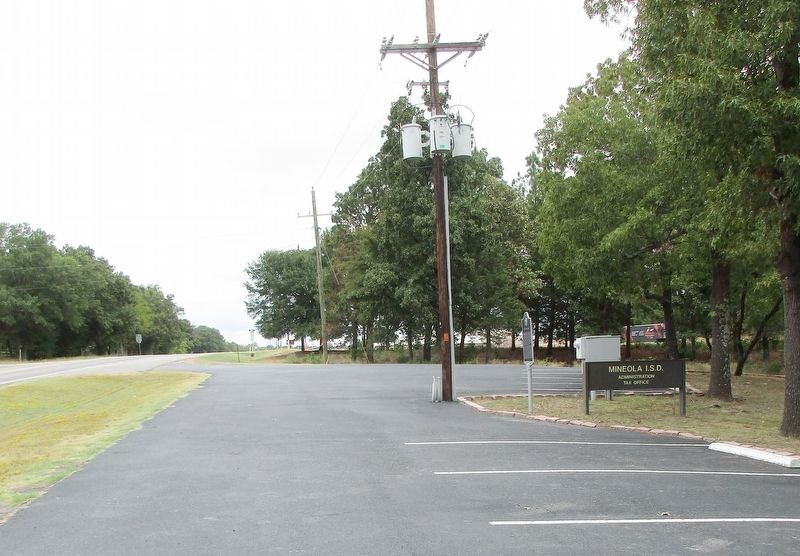 Mineola Schools Marker image. Click for full size.