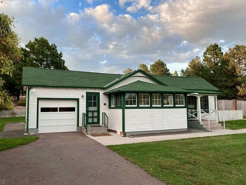 Caretaker�s Cottage image. Click for full size.