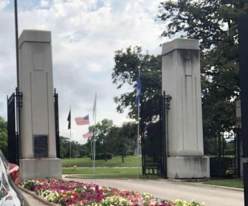 Chapel Hill Gardens entrance off Roosevelt Road. Click for full size. Chapel Hill Gardens entrance off Roosevelt Road image. Click for full size.