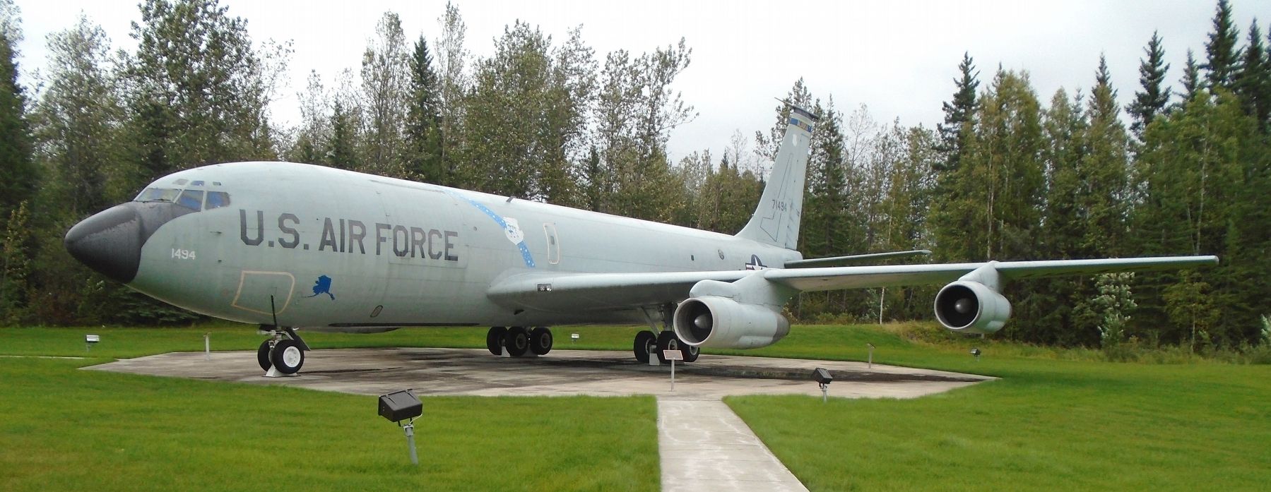 Boeing KC-135E "Stratotanker" and Markers. Click for full size. Boeing KC-135E "Stratotanker" and Markers image. Click for full size.