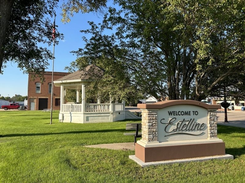 Estelline Bandstand and Gazebo Park. Click for full size. Estelline Bandstand and Gazebo Park image. Click for full size.