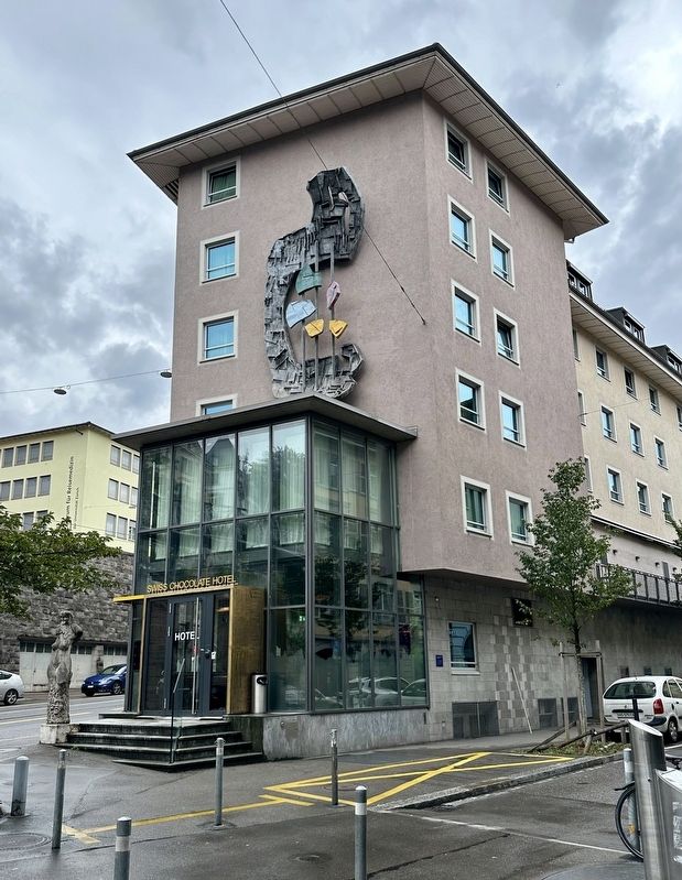 Hotel du Th��tre/Kino Alba Marker - wide view image. Click for full size.