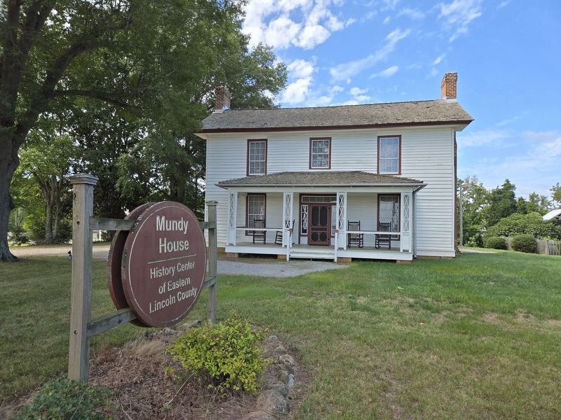 Mundy House and sign. Click for full size. Mundy House and sign image. Click for full size.