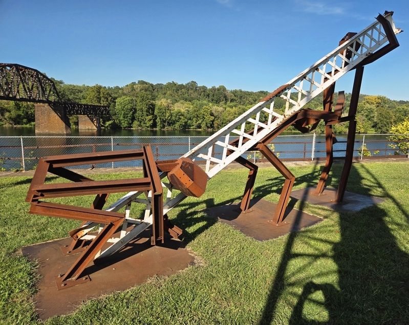 Yellow Dog Sculpture image. Click for full size.