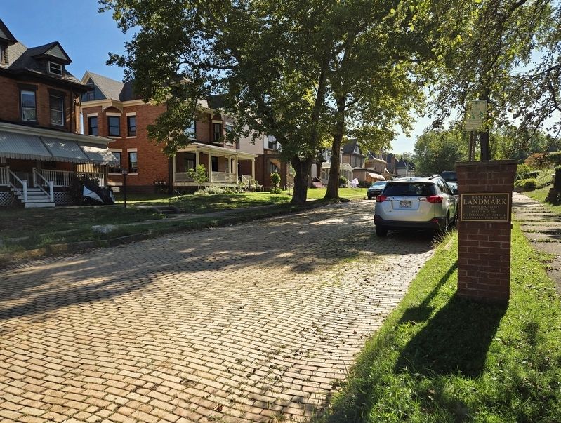 Creighton Avenue Marker. Click for full size. Creighton Avenue Marker image. Click for full size.