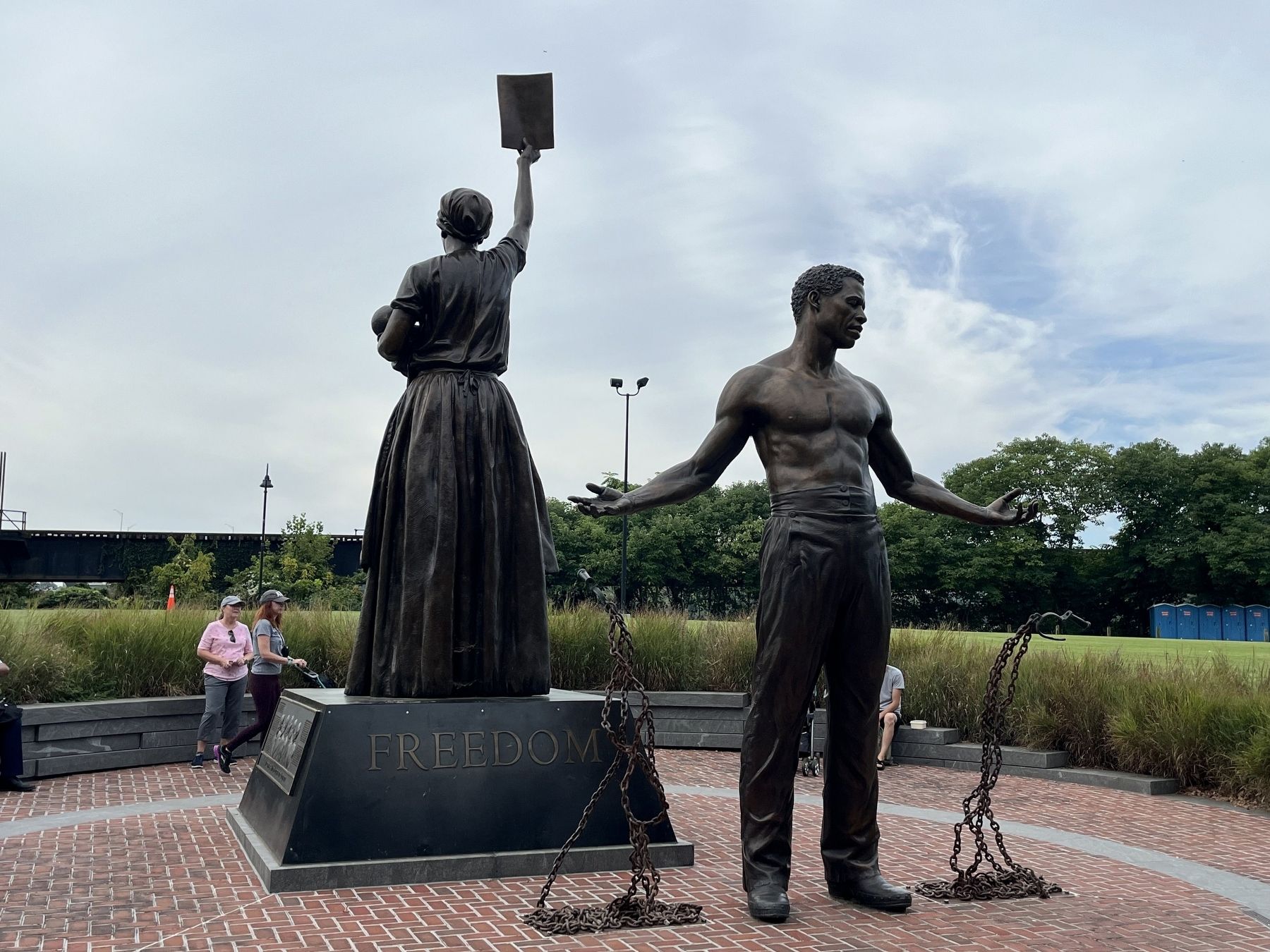 Freedom Monument image. Click for full size.