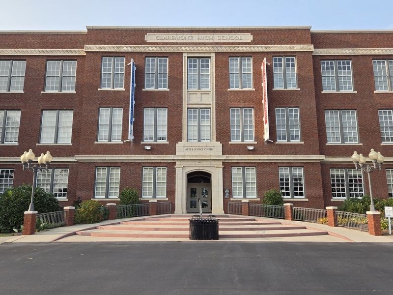 Claremont High School Site main entrance, the center entrance of the three facing 3rd Ave NE. Click for full size. Claremont High School Site main entrance, the center entrance of the three facing 3rd Ave NE image. Click for full size.