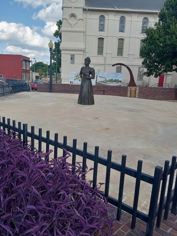 Ida B. Wells statue image. Click for full size.
