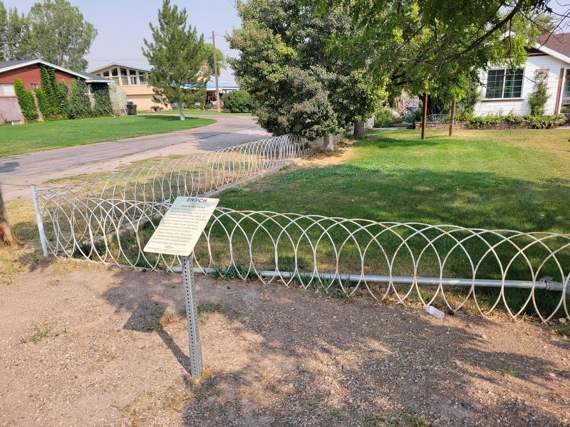 Pipe Rings Fence Marker image. Click for full size.