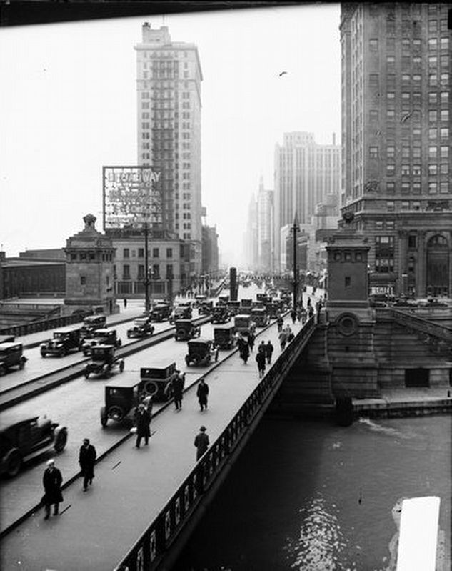 Michigan Avenue Bridge image. Click for full size.