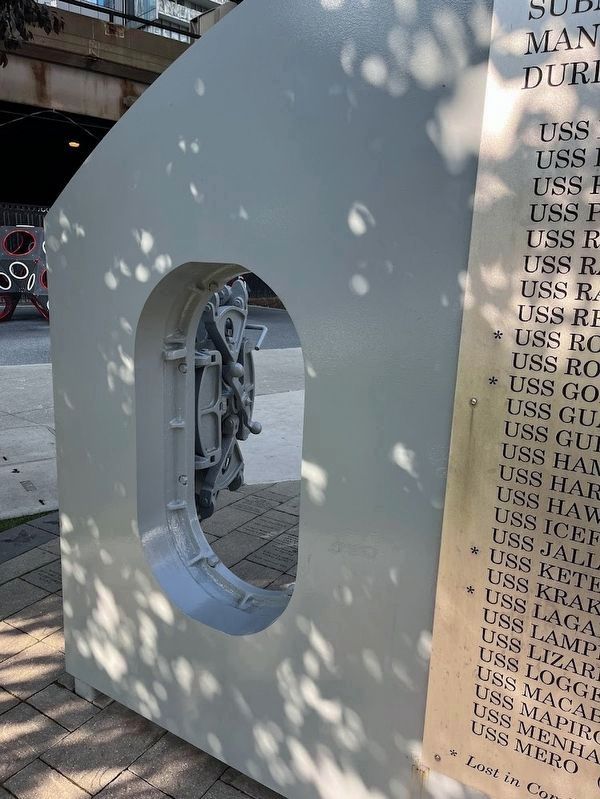 World War II Submarine Veterans Memorial image. Click for full size.