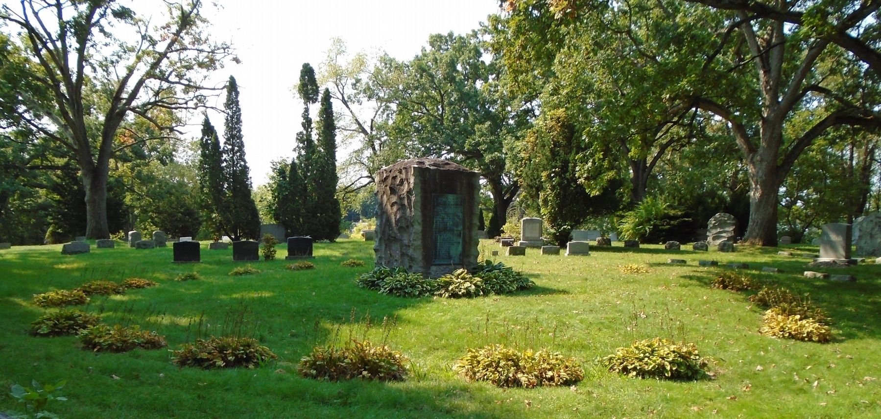1913 Binghamton Clothing Company Fire Victims Plot and Monument image. Click for full size.