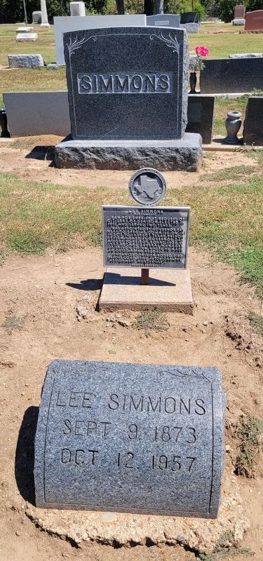The Lee Simmons Gravestone and Marker image. Click for full size.