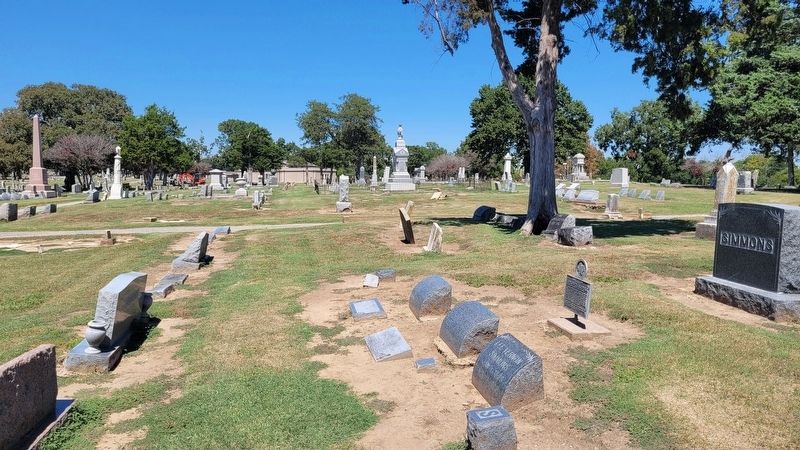 The view of the Lee Simmons Marker in the cemetery image. Click for full size.