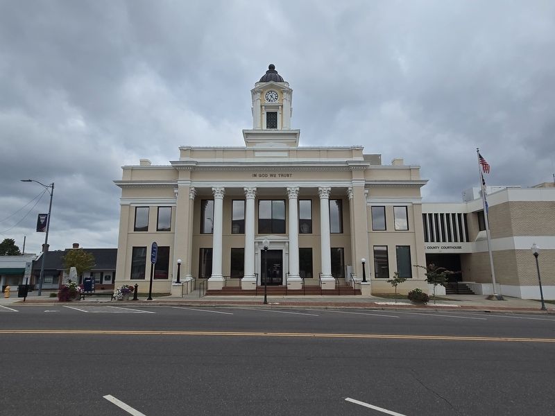 Davie County Courthouse image. Click for full size.