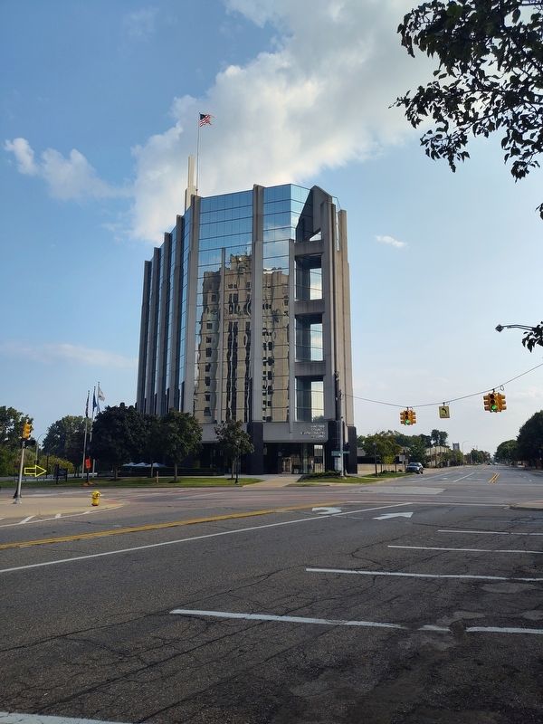 Macomb County Administrations Building image. Click for full size.