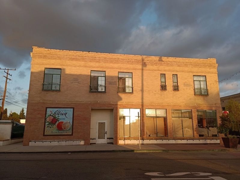 West side of building, facing South Main Street image. Click for full size.