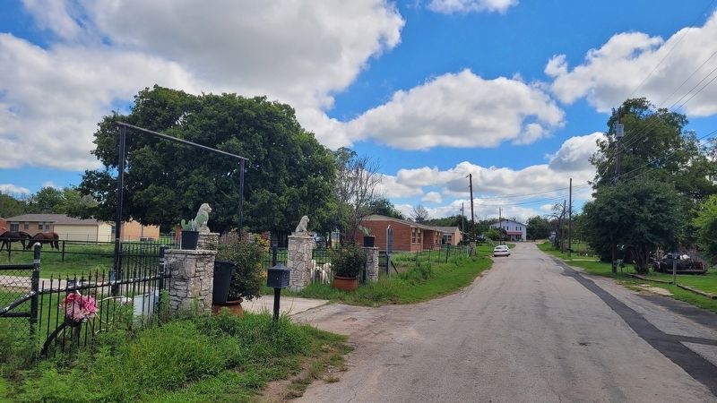 The view of the Lindsey-Gore Home Marker along the street image. Click for full size.