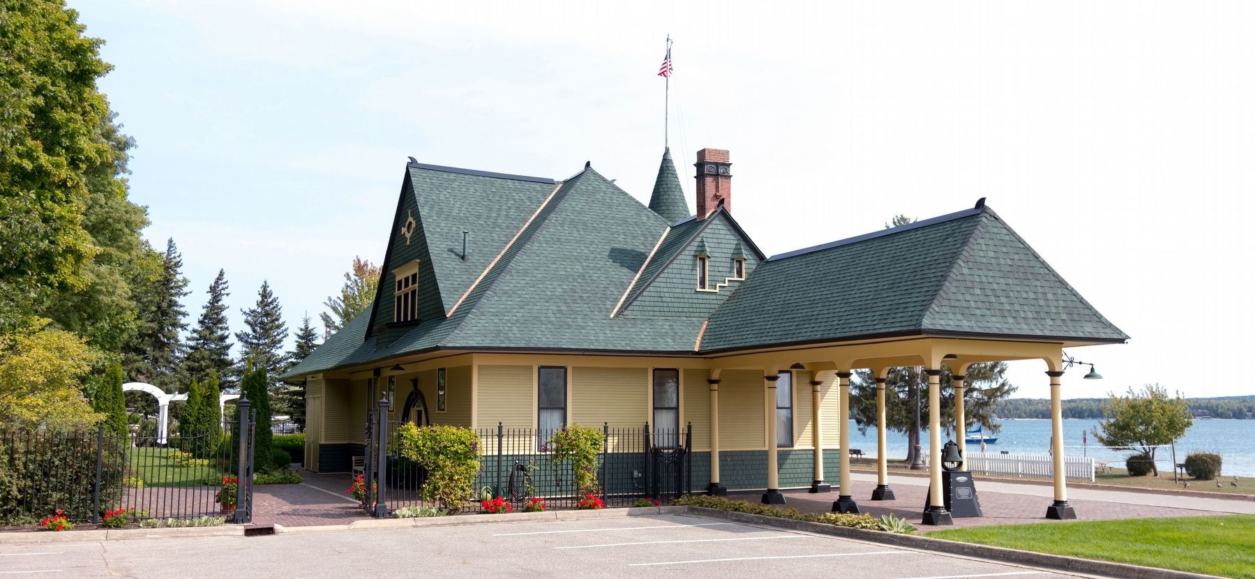 Charlevoix Train Depot image. Click for full size.