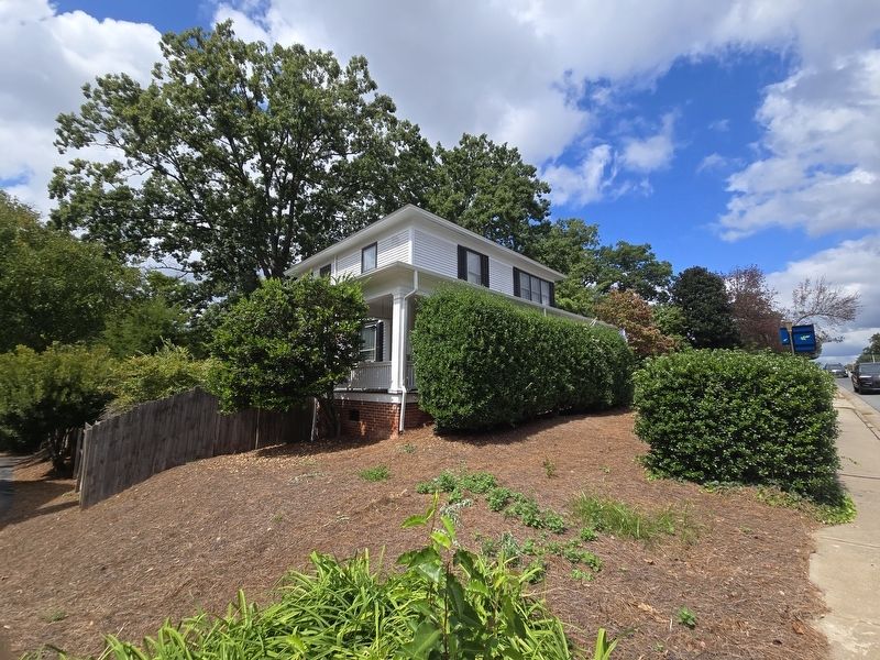 Southeast view of H.C. Dixon House from North Center Street image. Click for full size.