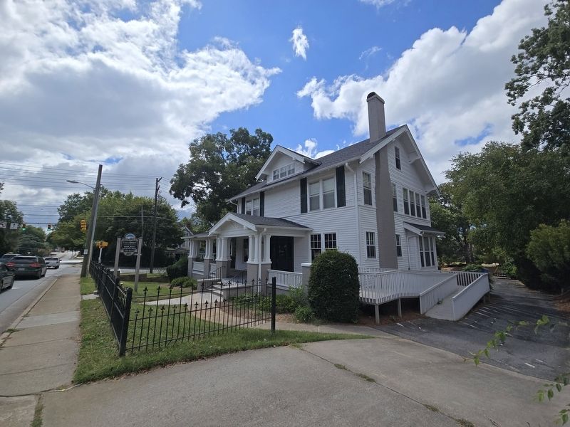 Full northeast view of John L. Riddle House from North Center Street image. Click for full size.