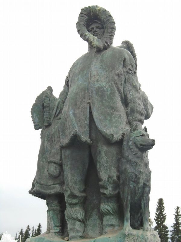 "Unknown First Family" Statue image. Click for full size.