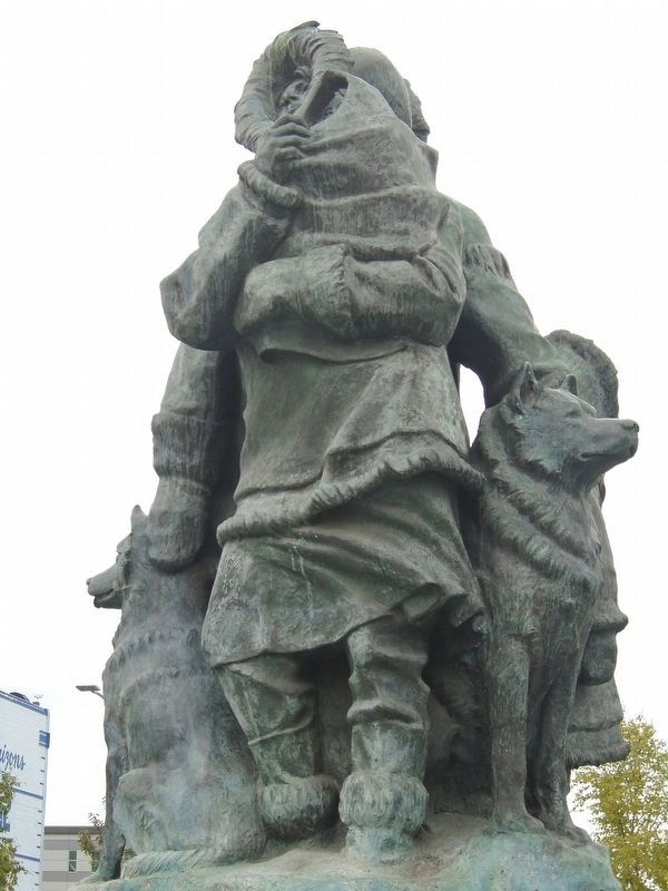 "Unknown First Family" Statue image. Click for full size.
